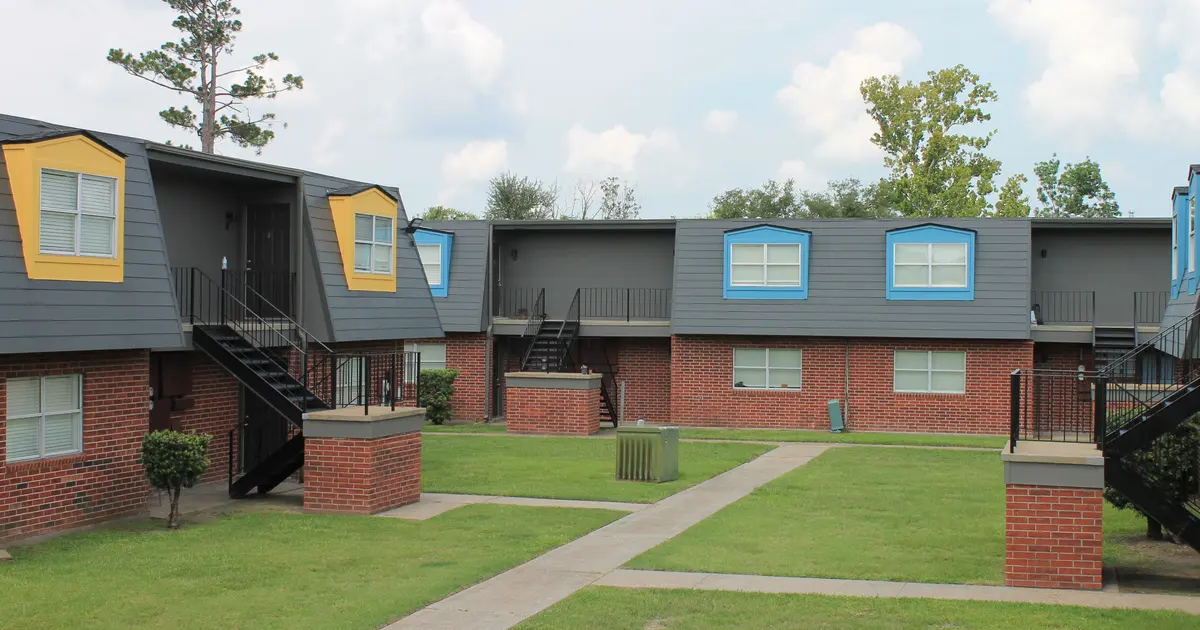 Commons McNeese Luxury Living Near McNeese State University